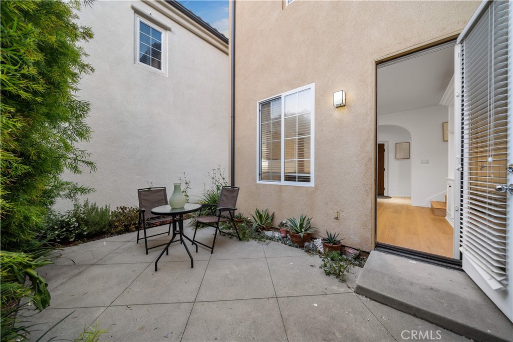 102 Chantilly