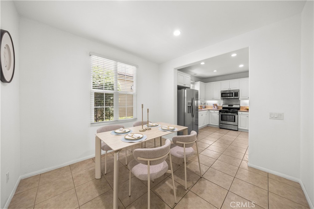 102 Chantilly