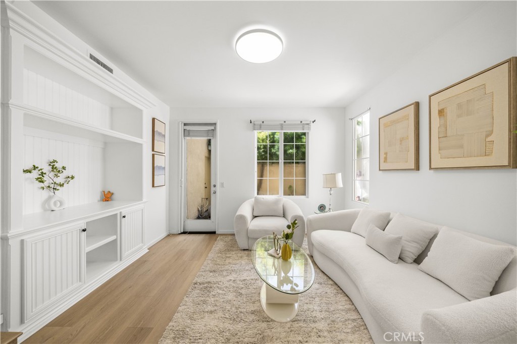 102 Chantilly