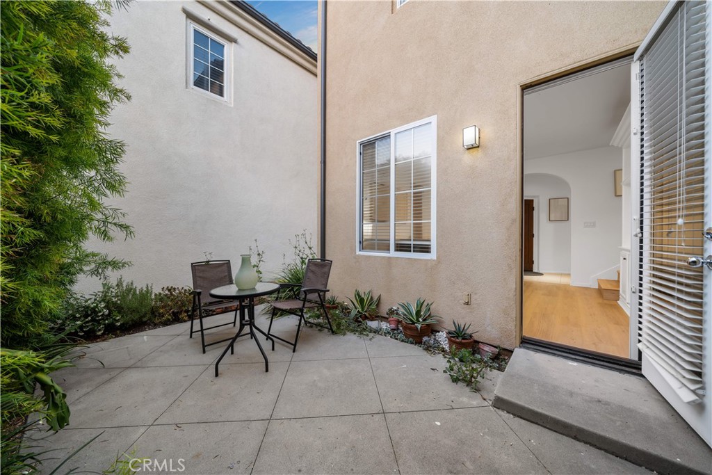 102 Chantilly