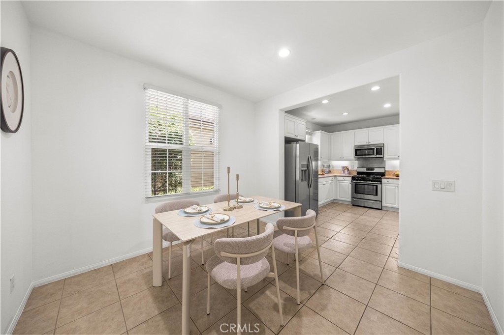 102 Chantilly