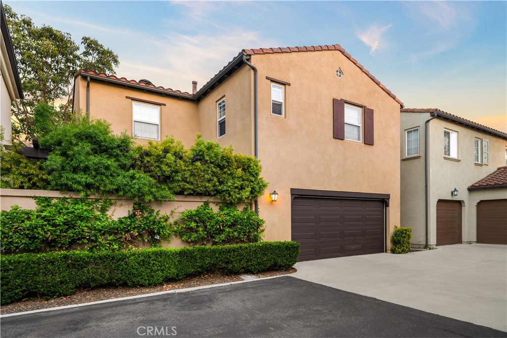 102 Chantilly