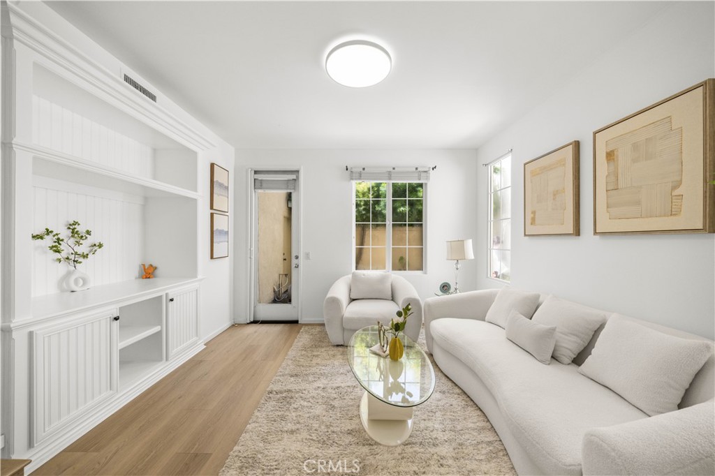 102 Chantilly