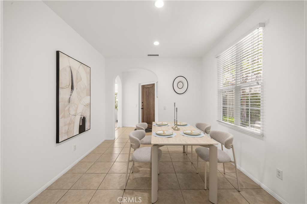 102 Chantilly