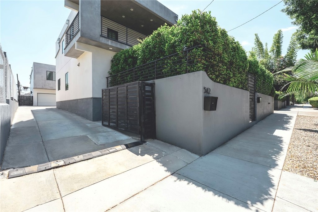 542 N Commonwealth