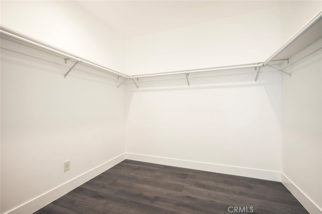 542 N Commonwealth