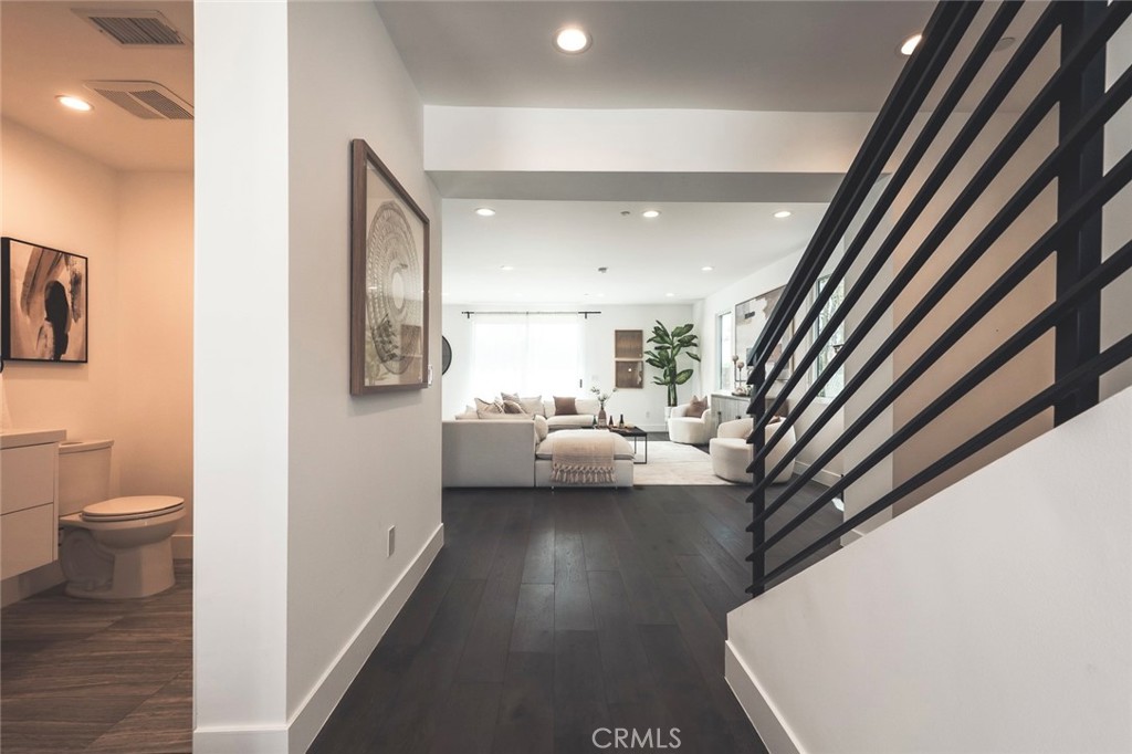 542 N Commonwealth