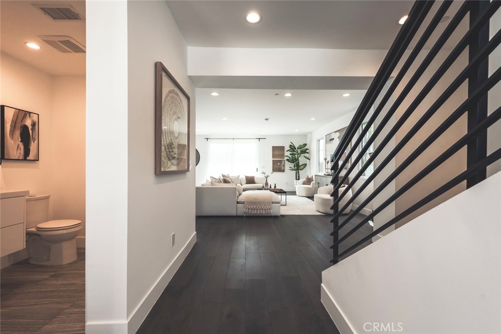 542 N Commonwealth