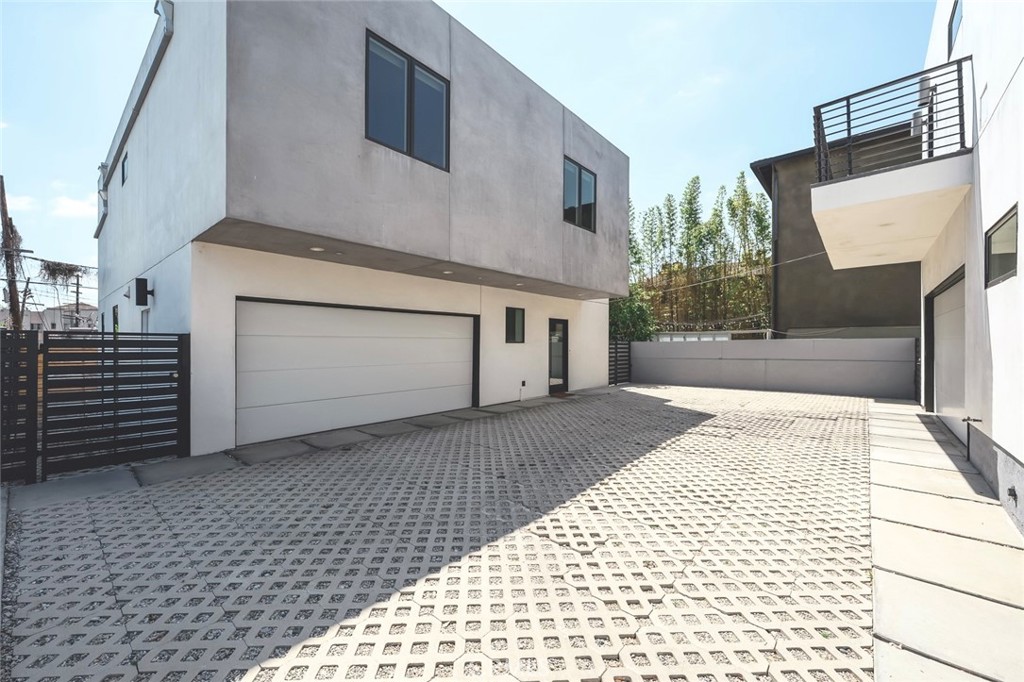 542 N Commonwealth