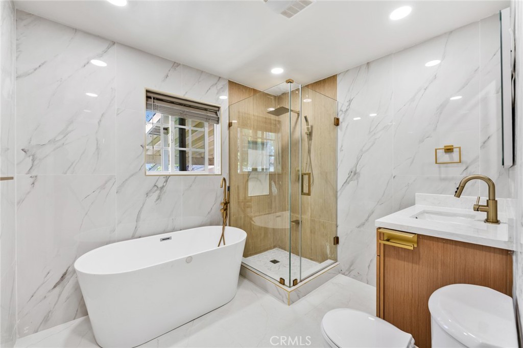 644 E Mountain View