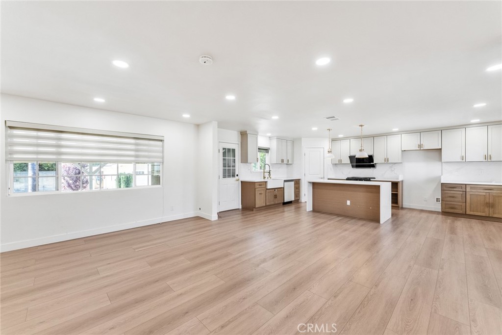 644 E Mountain View