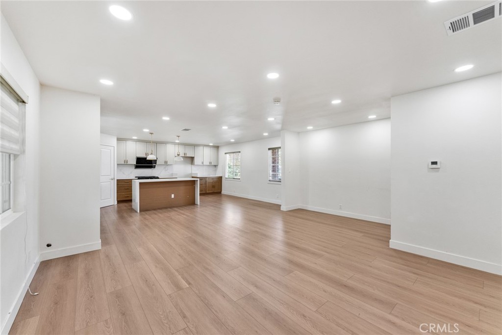 644 E Mountain View