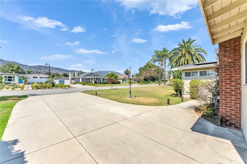 644 E Mountain View