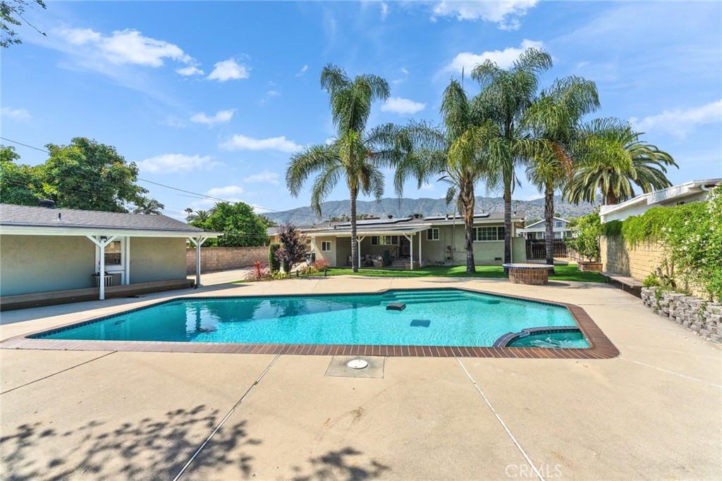 644 E Mountain View