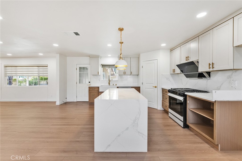 644 E Mountain View