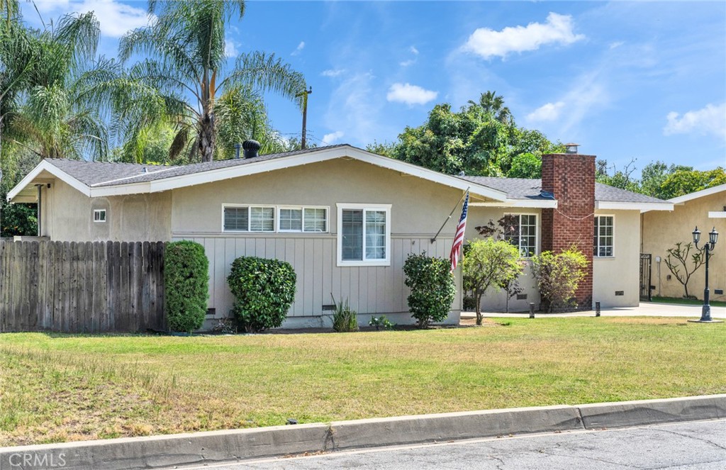 644 E Mountain View