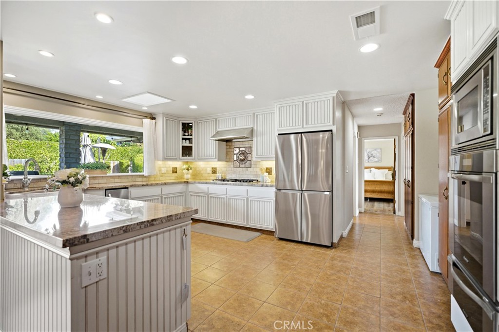 541 Rosemarie