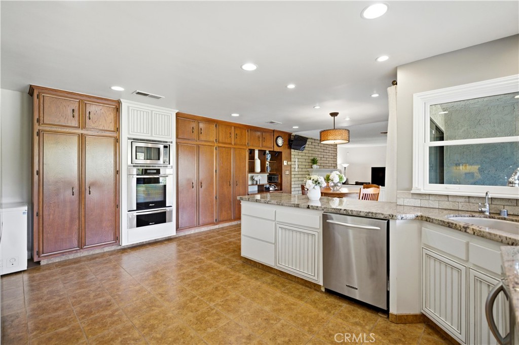 541 Rosemarie