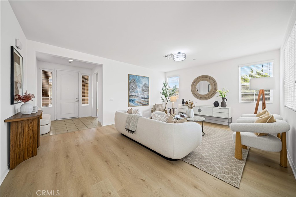 119 West Via Rua Flores