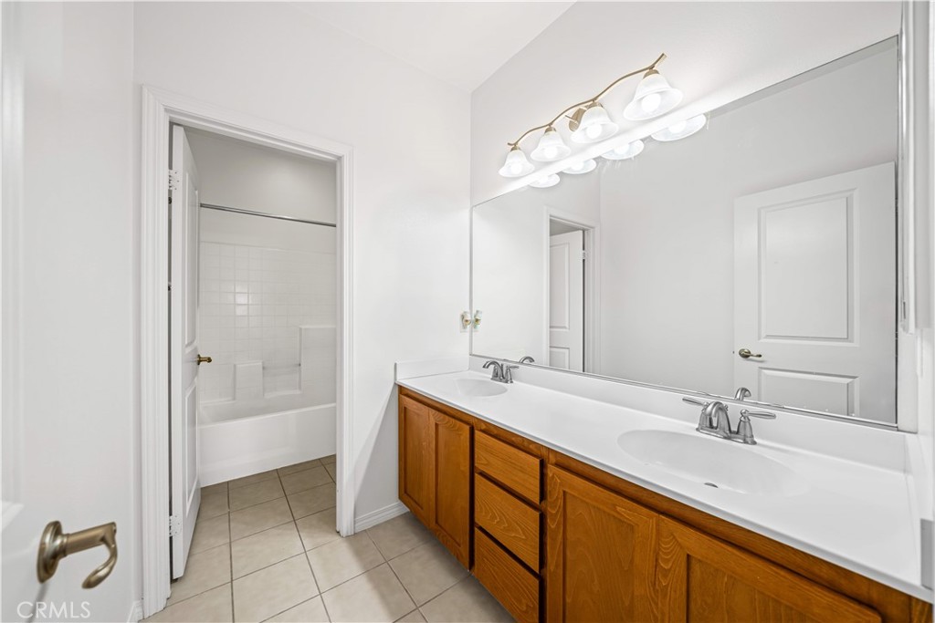 119 West Via Rua Flores