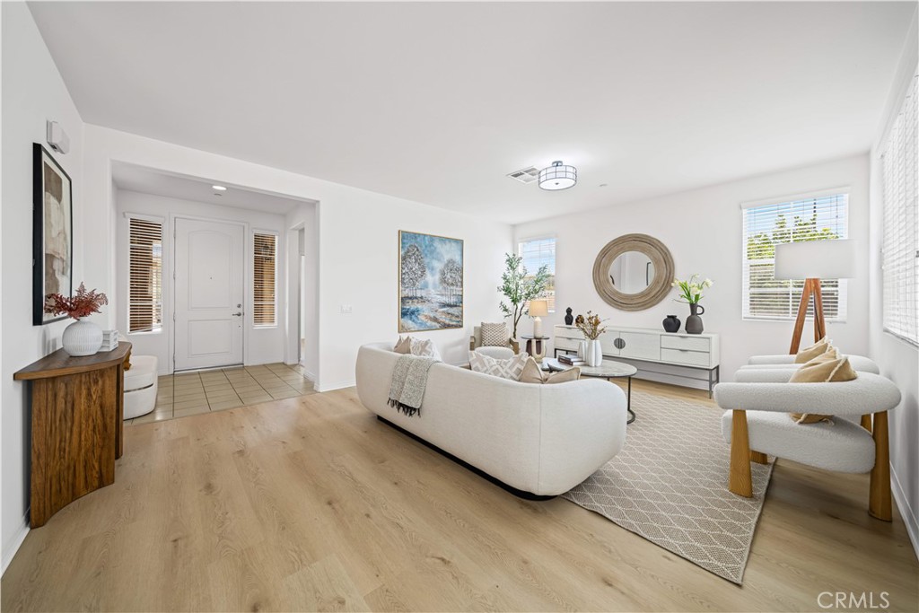 119 West Via Rua Flores