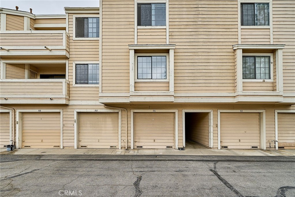 4900 N Grand 306