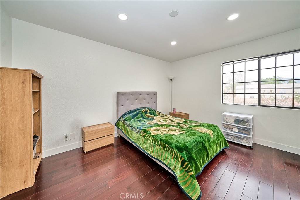 4900 N Grand 306