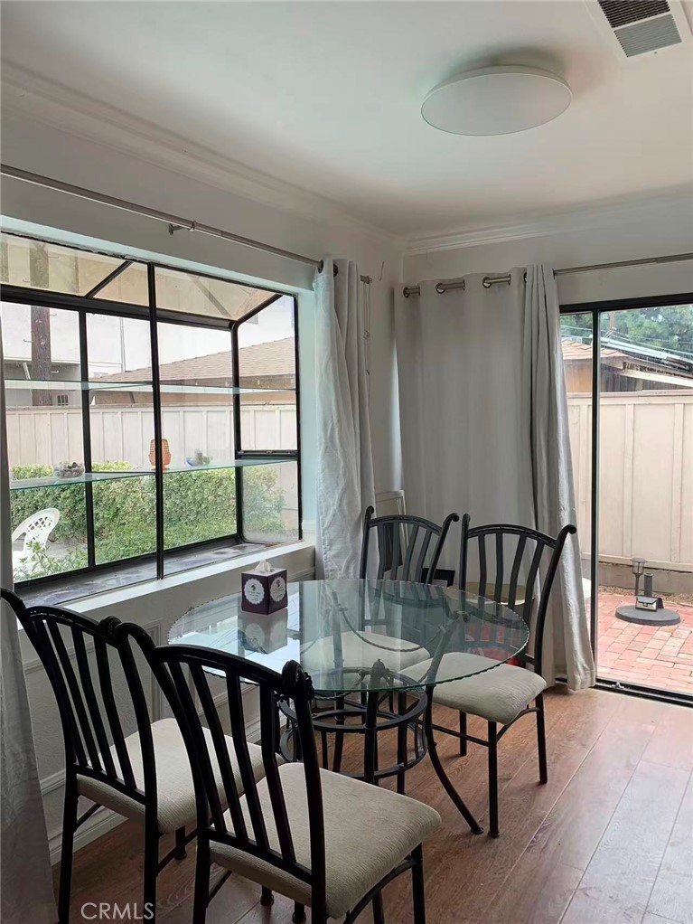 511 E Live Oak
