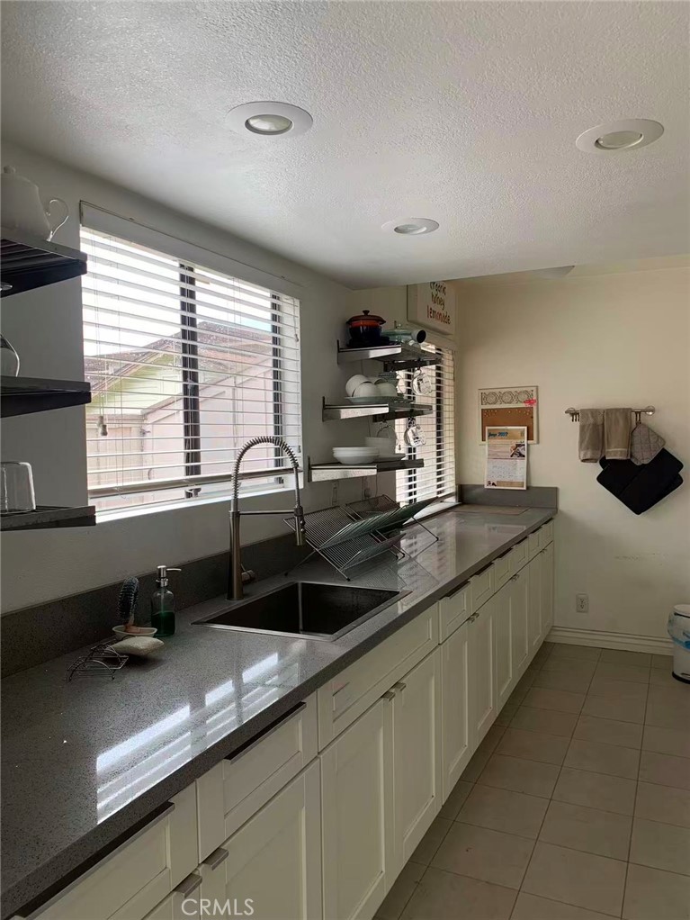 511 E Live Oak
