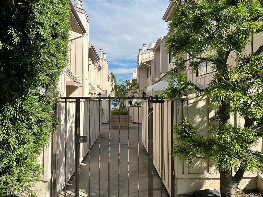 511 E Live Oak