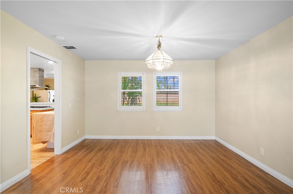 1428 S Helen