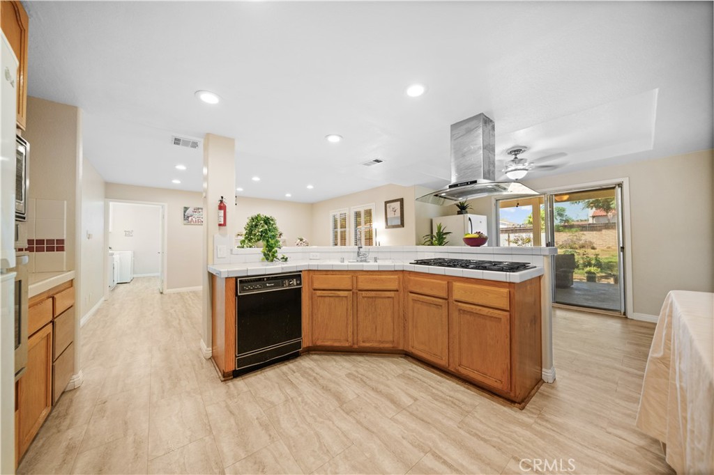 1428 S Helen