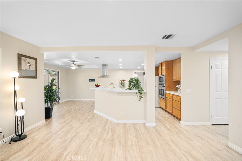 1428 S Helen