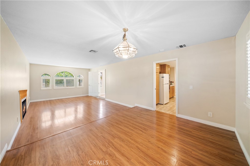1428 S Helen