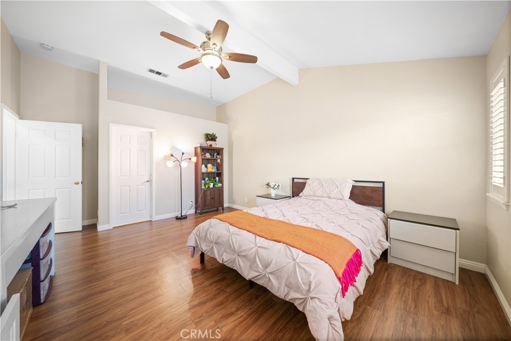 1428 S Helen