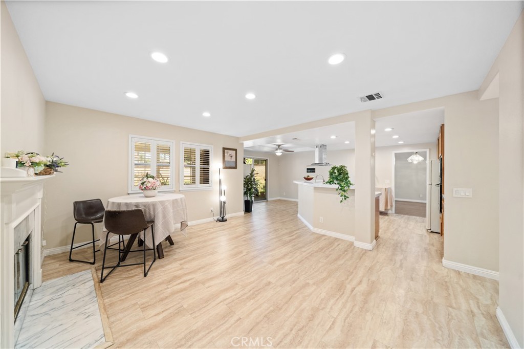 1428 S Helen