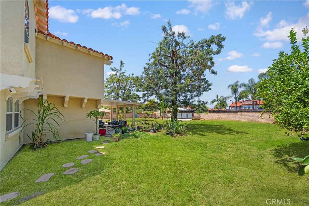 1428 S Helen