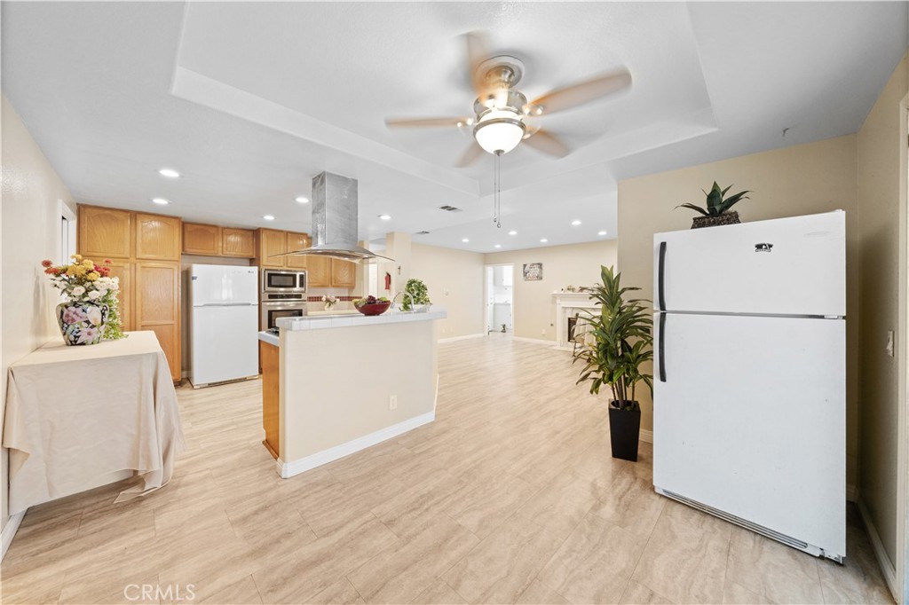 1428 S Helen