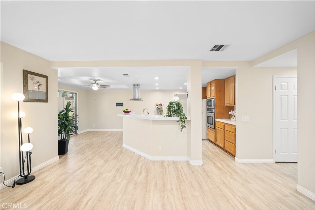 1428 S Helen