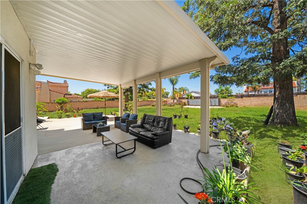 1428 S Helen