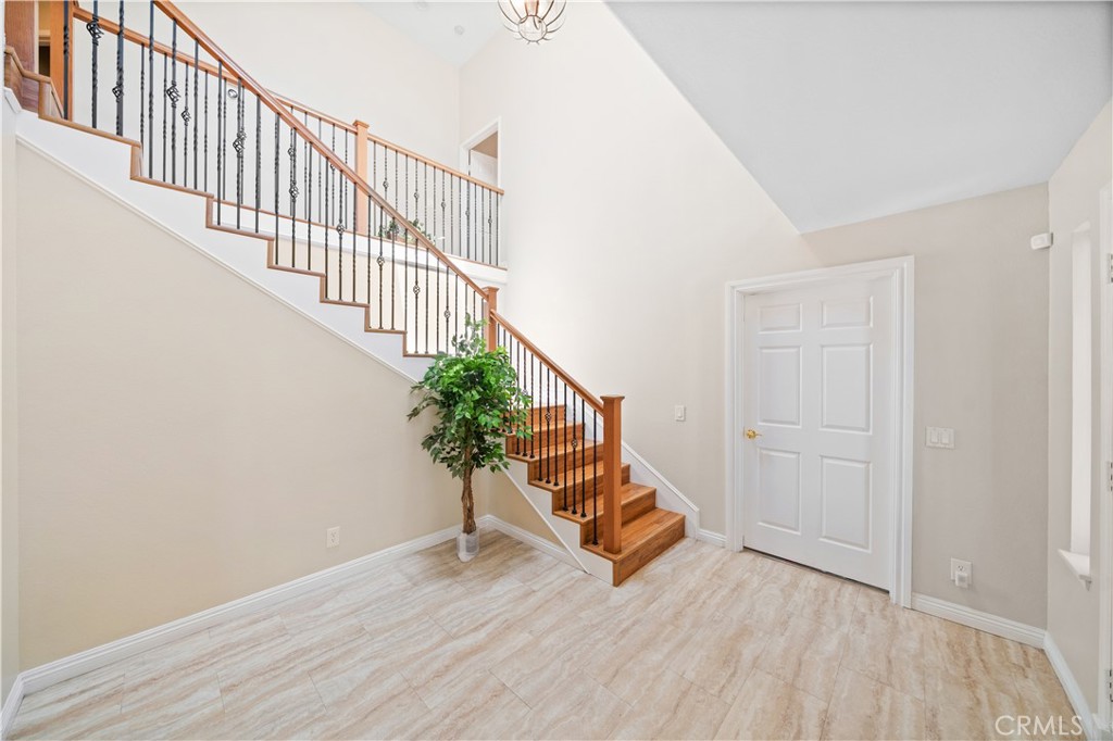 1428 S Helen