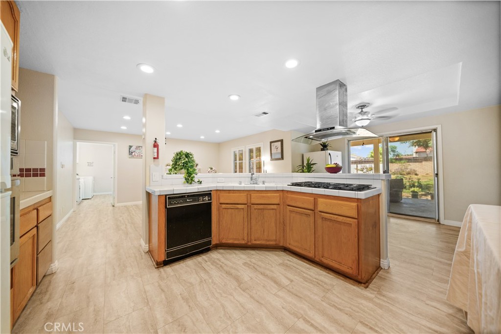 1428 S Helen