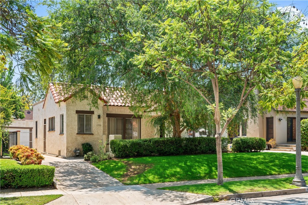 1953 S Los Robles