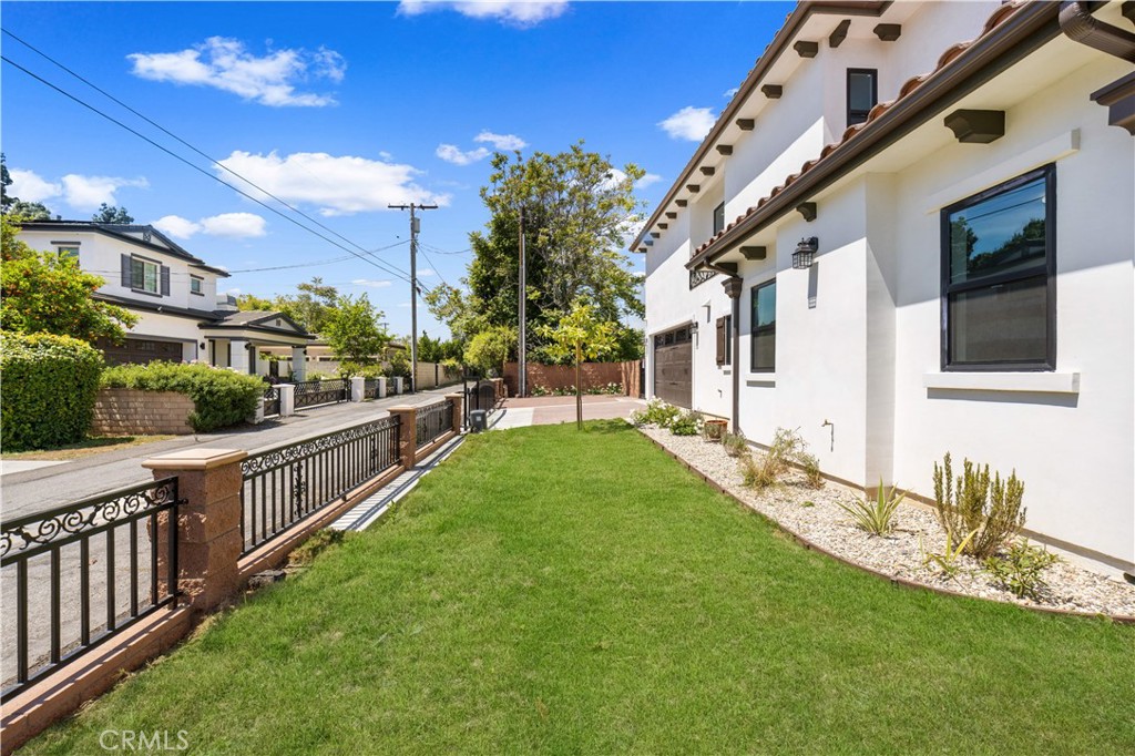 5461 Sultana Avenue