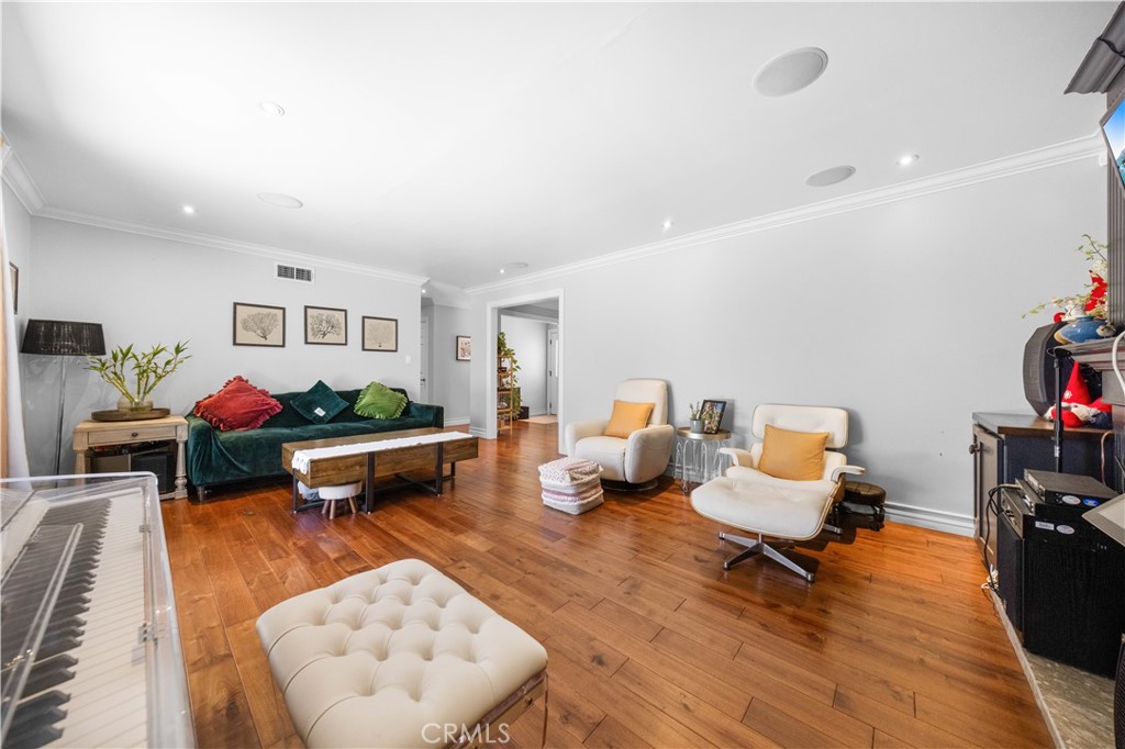 125 W Ronwood Street