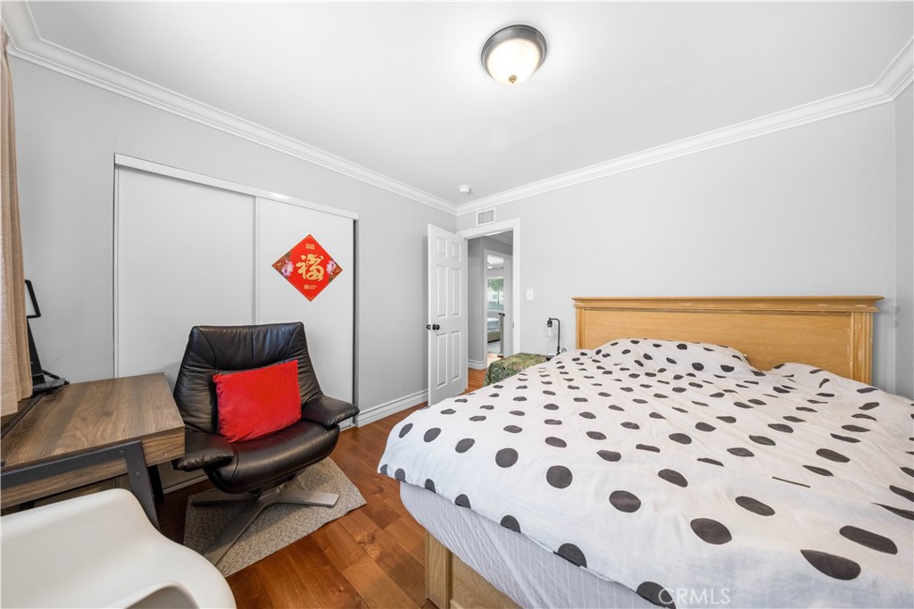 125 W Ronwood Street