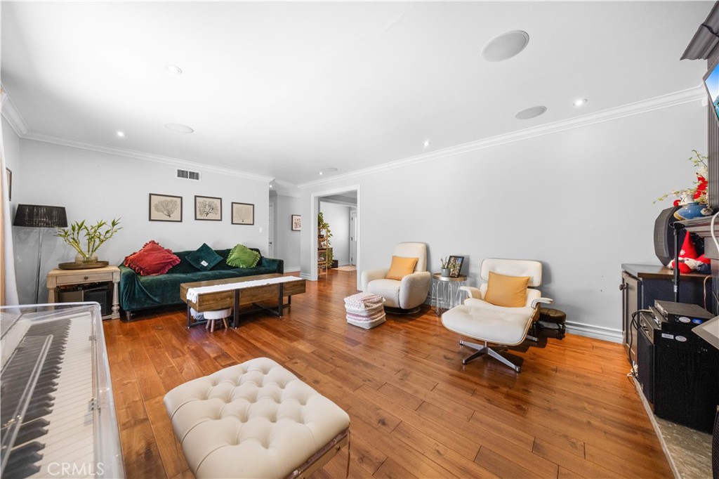 125 W Ronwood Street