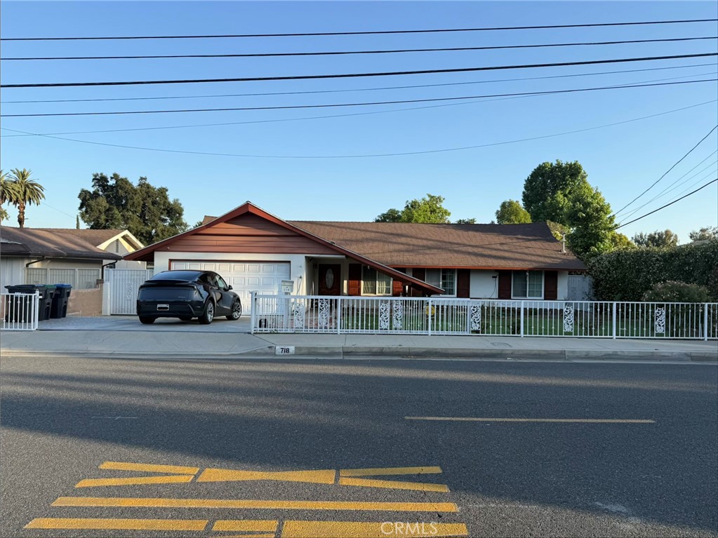 718 Camino Grove