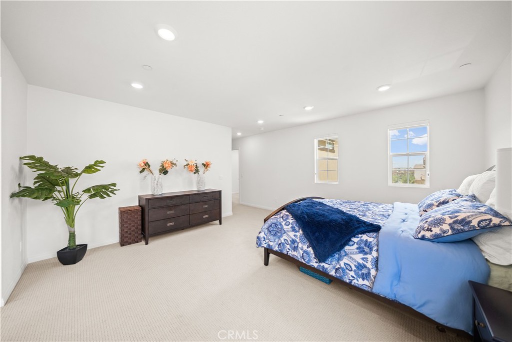 3929 E La Jolla Street