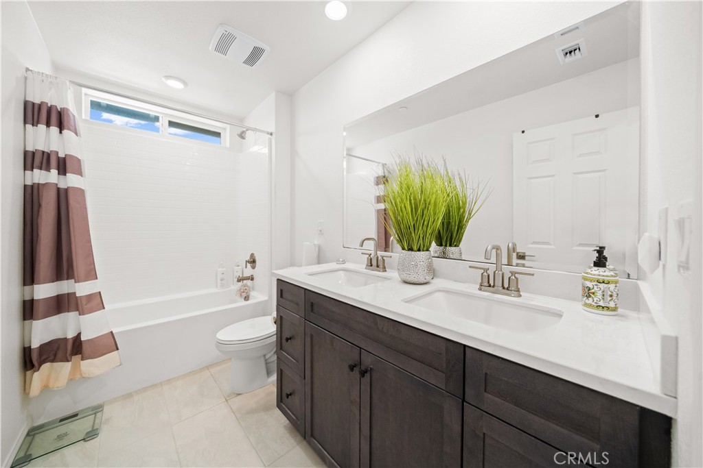 3929 E La Jolla Street